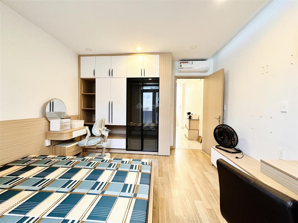 Siêu phẩm hxh nguyễn bỉnh khiêm chỉ 8.5 tỷ tl
diện tích đẹp 4m 14m nở hậu 4,2m, 60m2, 222m2 sàn