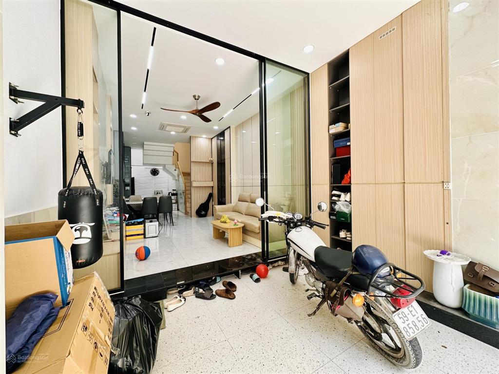 Siêu phẩm hxh nguyễn bỉnh khiêm chỉ 8.5 tỷ tl
diện tích đẹp 4m 14m nở hậu 4,2m, 60m2, 222m2 sàn