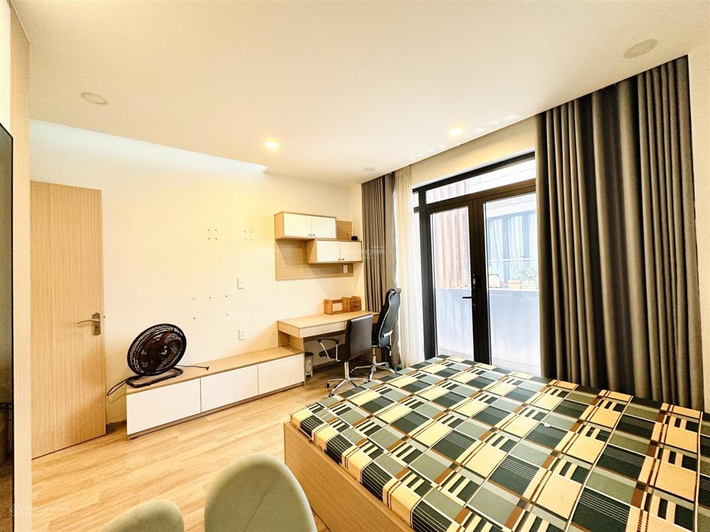 Siêu phẩm hxh nguyễn bỉnh khiêm chỉ 8.5 tỷ tl
diện tích đẹp 4m 14m nở hậu 4,2m, 60m2, 222m2 sàn