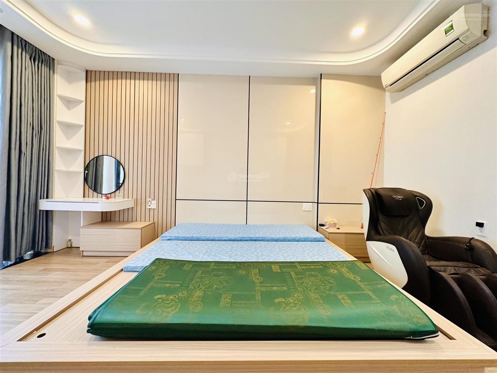 Siêu phẩm hxh nguyễn bỉnh khiêm chỉ 8.5 tỷ tl
diện tích đẹp 4m 14m nở hậu 4,2m, 60m2, 222m2 sàn
