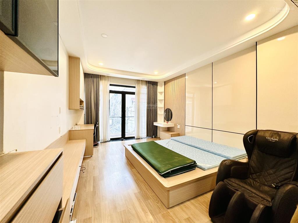 Siêu phẩm hxh nguyễn bỉnh khiêm chỉ 8.5 tỷ tl
diện tích đẹp 4m 14m nở hậu 4,2m, 60m2, 222m2 sàn