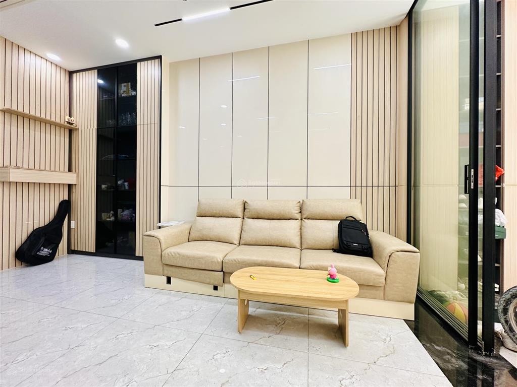 Siêu phẩm hxh nguyễn bỉnh khiêm chỉ 8.5 tỷ tl
diện tích đẹp 4m 14m nở hậu 4,2m, 60m2, 222m2 sàn