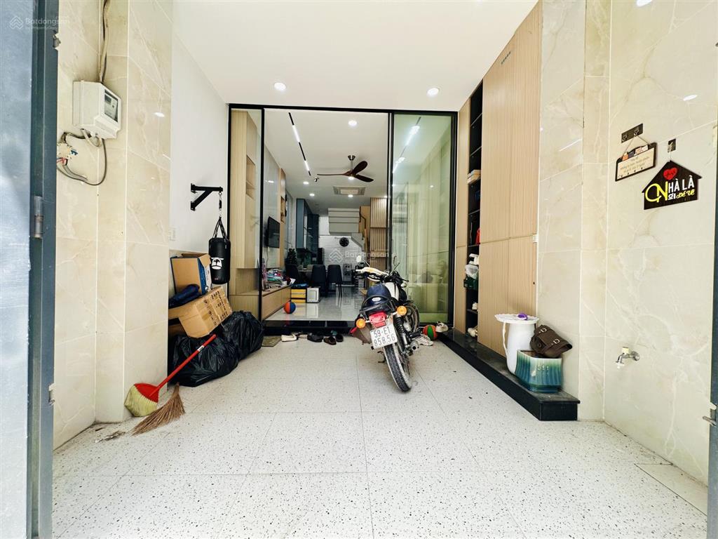 Siêu phẩm hxh nguyễn bỉnh khiêm chỉ 8.5 tỷ tl
diện tích đẹp 4m 14m nở hậu 4,2m, 60m2, 222m2 sàn