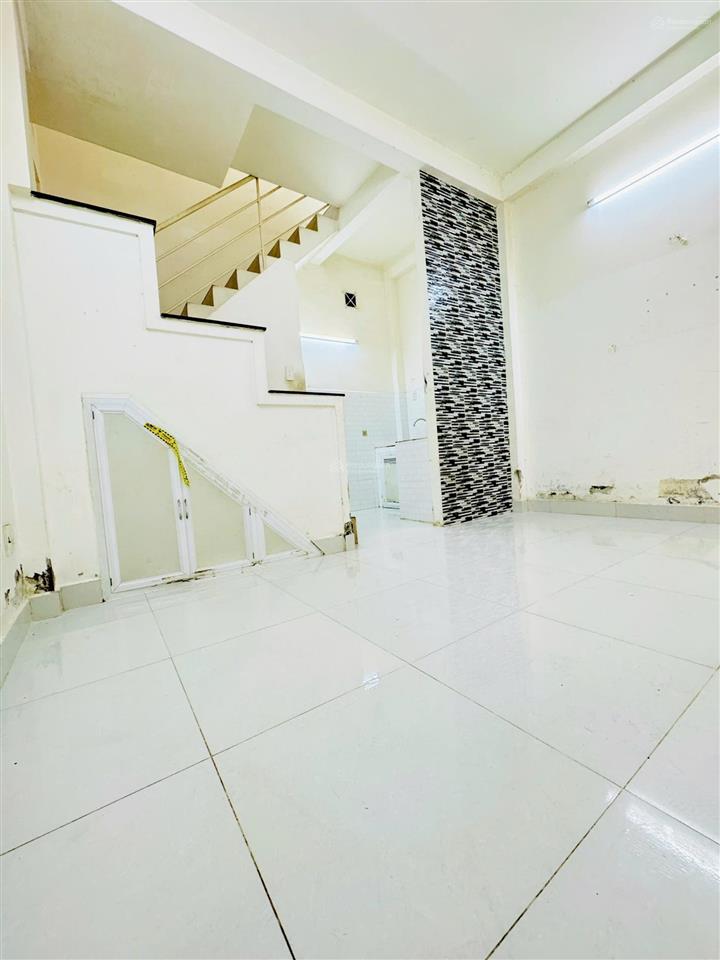 Gần hẻm xe hơi thạch thị thanh  nguyễn hữu cầu, phường tân định. dt 4m3 x 5m nở hậu nhẹ 20,5m
