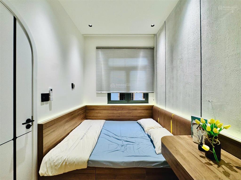 Giá 6,95 tỷ (thương lượng)
ngang hiếm 6m nhà mới 4 tầng 3pn full nội thất xe hơi đậu