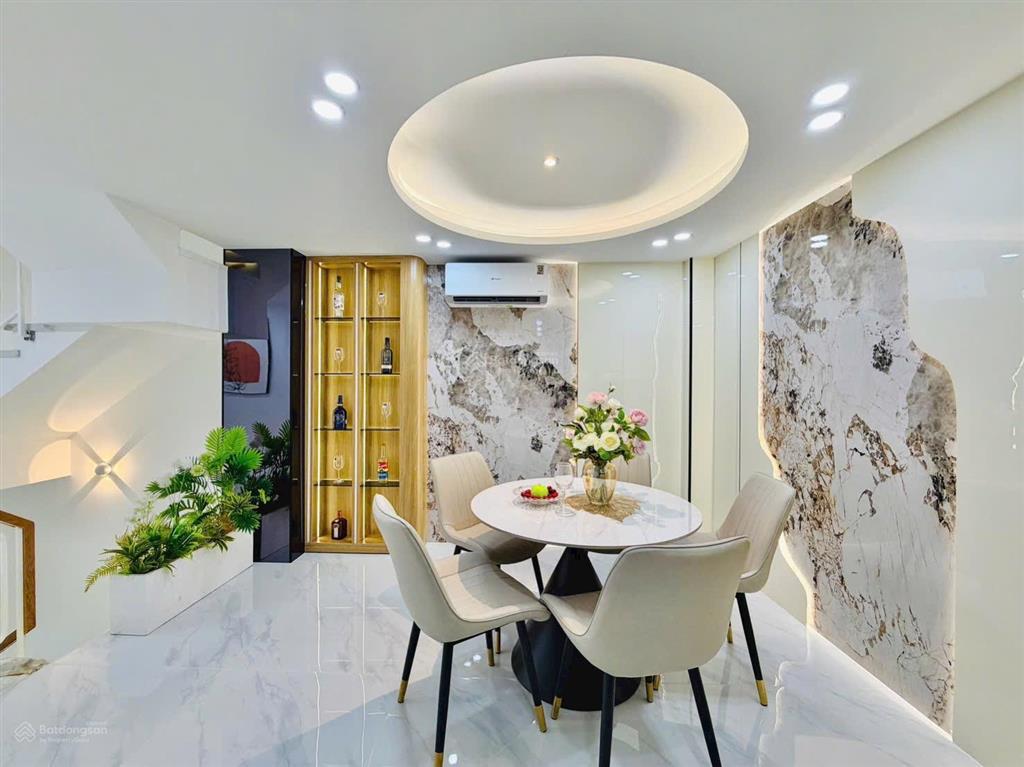Giảm 1 tỷ còn 6,x tỷ nhà đẹp xây mới gần sân bay tân sơn nhất. dt 3m x 12m (nở hậu l5m). 42.3m2