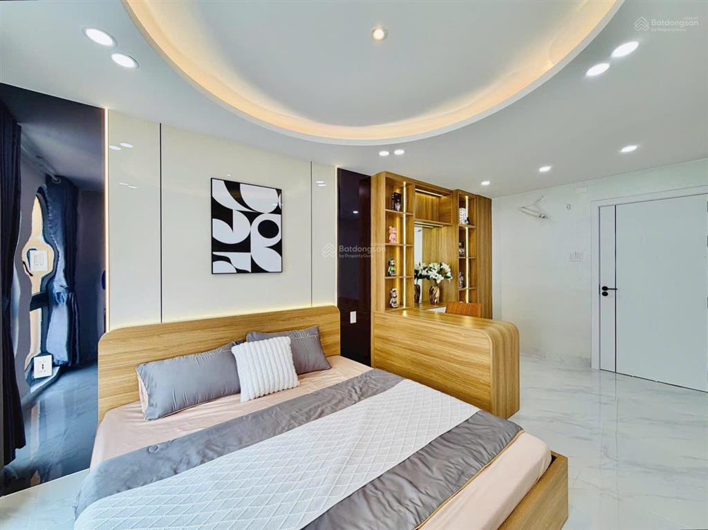 Giảm 1 tỷ còn 6,x tỷ nhà đẹp xây mới gần sân bay tân sơn nhất. dt 3m x 12m (nở hậu l5m). 42.3m2