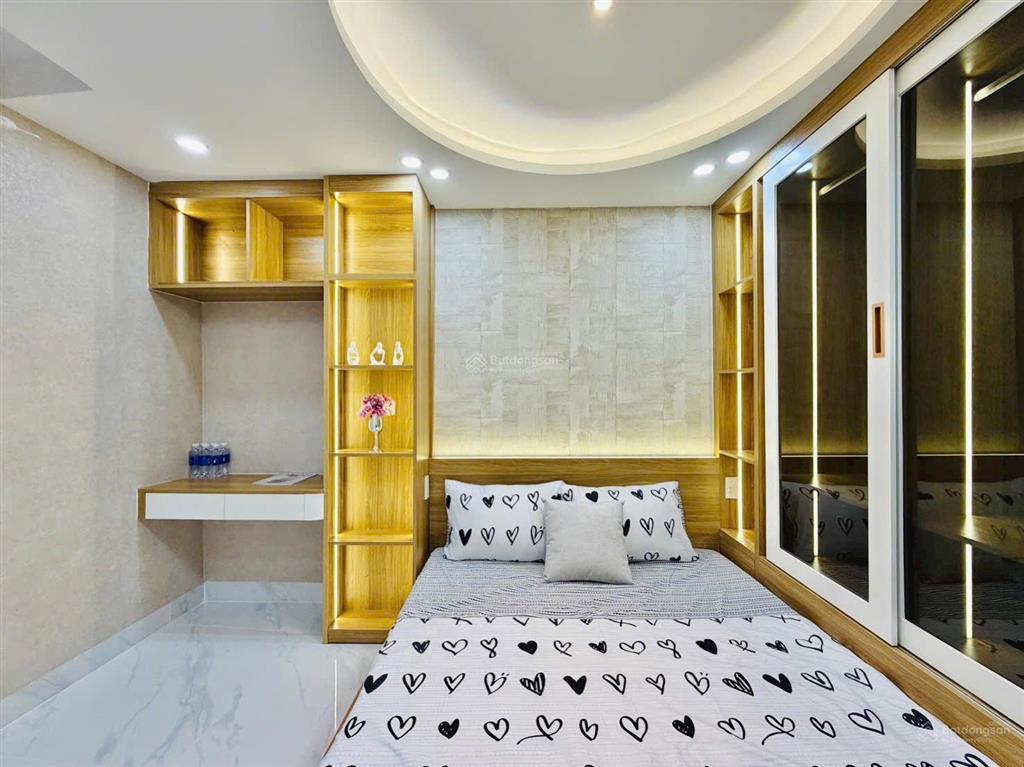 Giảm 1 tỷ còn 6,x tỷ nhà đẹp xây mới gần sân bay tân sơn nhất. dt 3m x 12m (nở hậu l5m). 42.3m2