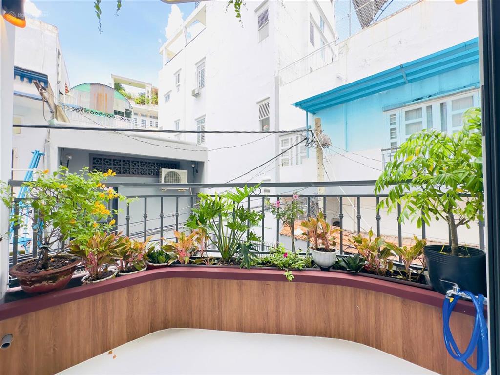 Giảm 1 tỷ còn 9,3 tỷ tl
lên sóng siêu phẩm căn góc 2 mt vị trí đẹp ngay tt phú nhuận
cô giang