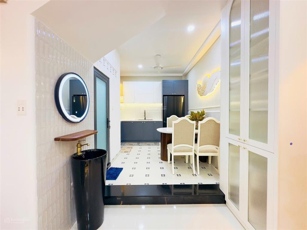 Giảm 1 tỷ còn 9,3 tỷ tl
lên sóng siêu phẩm căn góc 2 mt vị trí đẹp ngay tt phú nhuận
cô giang