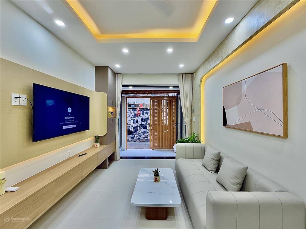 Siêu phẩm 2 tầng, 2pn, 3 toilet, full nt, 38m2 đất, 3x12,5m, gần hxh, 6 trường đại học, hv cán bộ