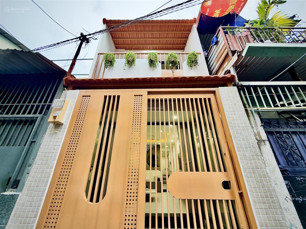 Siêu phẩm 2 tầng, 2pn, 3 toilet, full nt, 38m2 đất, 3x12,5m, gần hxh, 6 trường đại học, hv cán bộ