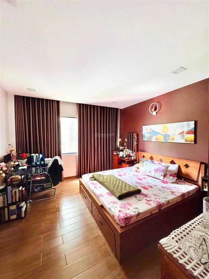 Bán nhà tô hiệu , tân phú, dt 72m2, 4 tầng, đường 10m vỉa hè, gấp bán chỉ 10tỷ nhỉnh