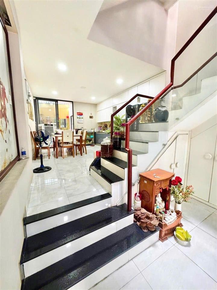 Bán nhà tô hiệu , tân phú, dt 72m2, 4 tầng, đường 10m vỉa hè, gấp bán chỉ 10tỷ nhỉnh