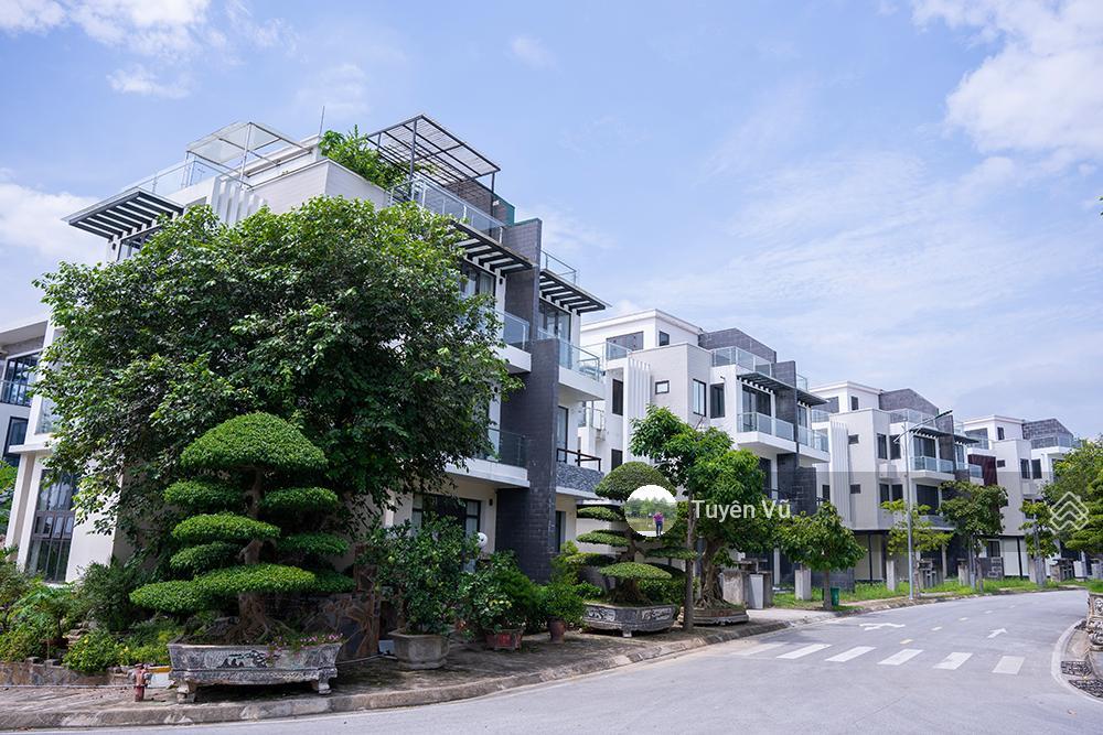 Bán biệt thự phú cát city 220m2, ngay trục chính dự án, view suối con gái, sẵn sổ đỏ.