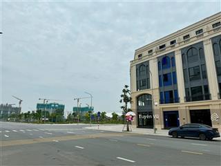Cho thuê nhà phố 100m2, đã hoàn thiện nội thất, có thang máy vinhomes cổ loa