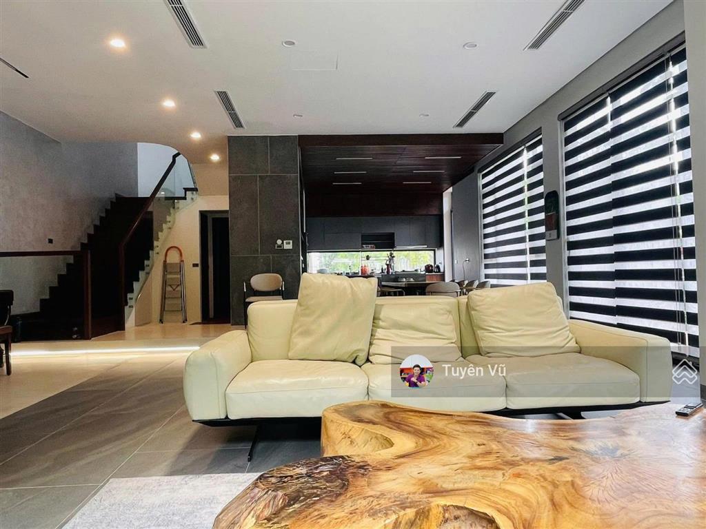 Biệt thự 300m2 hoàn thiện đầy đủ nội thất khu a xanh villas, hướng nhà đông nam siêu hiếm