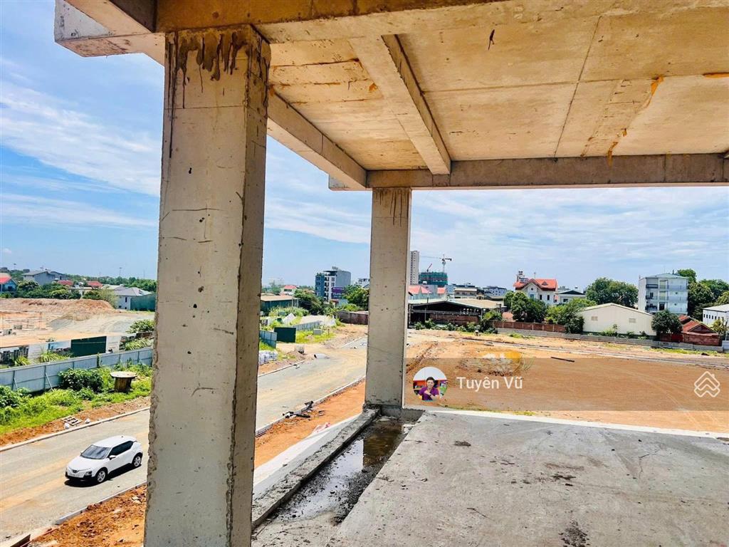 135tr/m2 đất căn nhà phố 2 mặt tiền, đường trước nhà 40m, vỉa hè 7m dự án metro city hòa lạc
