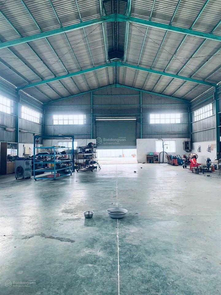 Bán nhà xưởng cách thị trấn bến lức 30m đúng 1 cây cầu