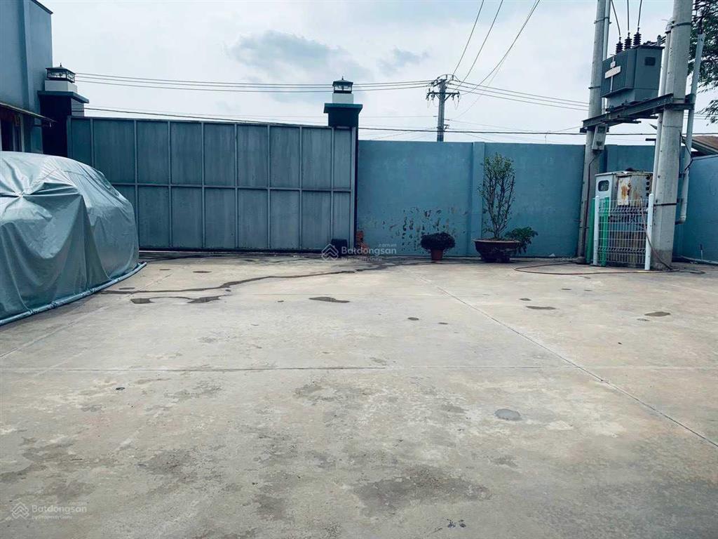 Bán nhà xưởng cách thị trấn bến lức 30m đúng 1 cây cầu