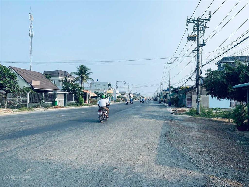 Bán nhà xưởng cách thị trấn bến lức 30m đúng 1 cây cầu