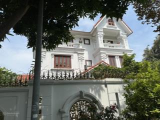 Độc quyền bán căn biệt thự 4 tầng hai mặt vị trí kim cương có 1  0  2 vip  0912 865 ***