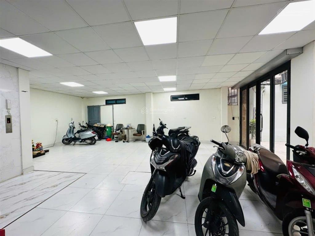Bán gấp nhà phân lôô tô tránhmt 8.5mkinh doanhvăn phòng110m25thơn 30 tỷ. 0976 767 ***