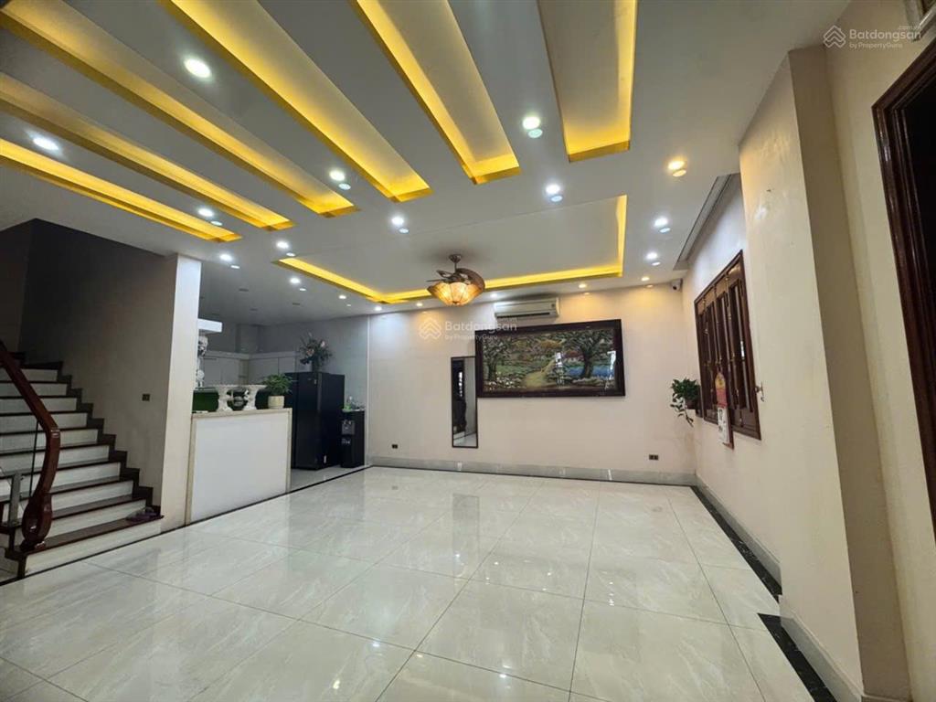Bán gấp nhà lạc long quân  vài phút đi bộ sang hồ tây  252m2  mt 12m  hơn 40 tỷ  0976 767 ***