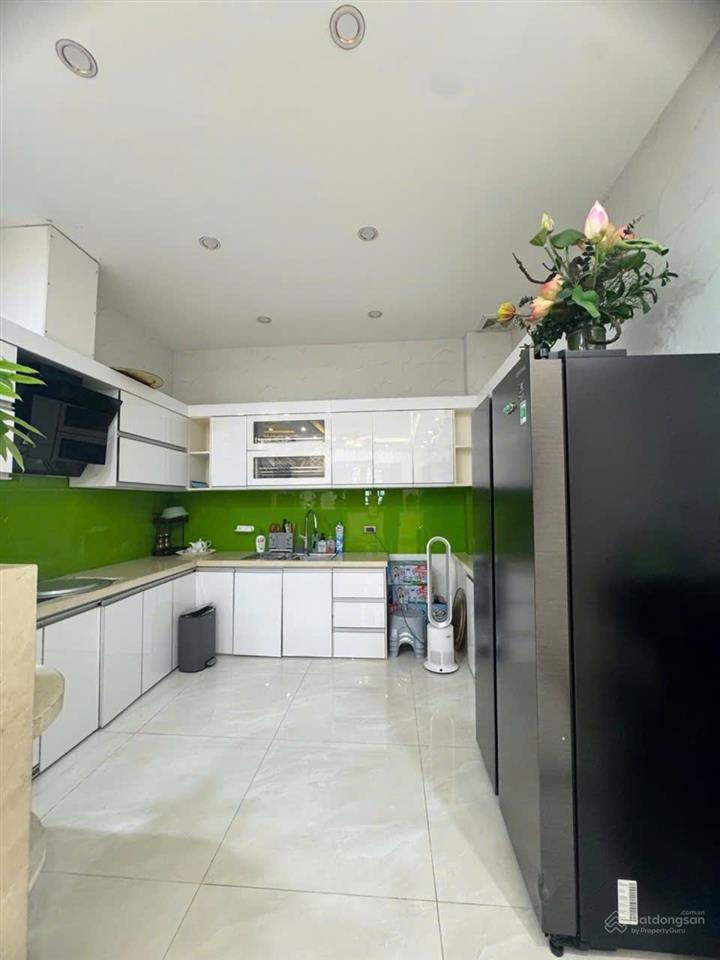 Bán gấp nhà lạc long quân  vài phút đi bộ sang hồ tây  252m2  mt 12m  hơn 40 tỷ  0976 767 ***