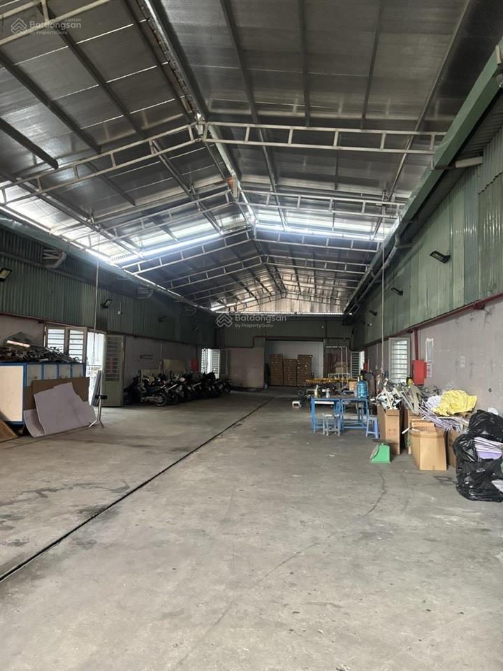Chính chủ cho thuê xưởng 3.000m2  mặt tiền ql1a  cách ngã tư an sương 800m  gần vinhomes hóc môn