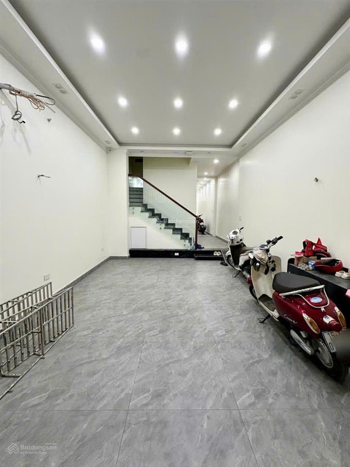 Bán nhà 4.5 tầng thang máy  mặt đường bùi viện  gần bệnh viện vimec