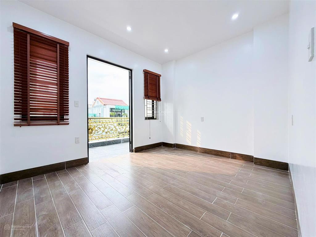 Nhà 4 tầng xây mới mặt đường 11m khu tđc vinhomes riverside, chợ hoa quả cầu bính, p. hồng bàng hp