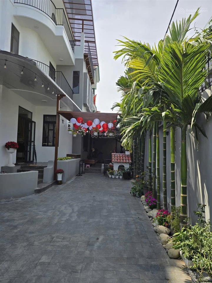 Bán biệt thự 11mx26m sân vườn góc 2 mặt tiền khu bên sông phường hiệp bình chánh tp thủ đức tp hcm
