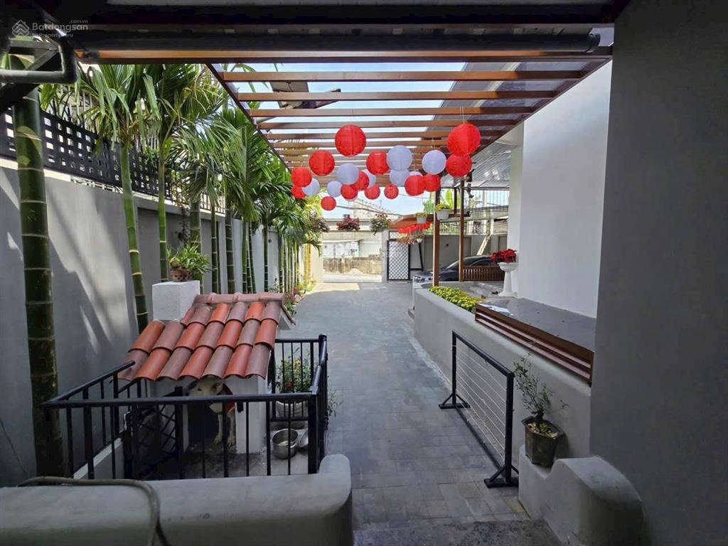 Bán biệt thự 11mx26m sân vườn góc 2 mặt tiền khu bên sông phường hiệp bình chánh tp thủ đức tp hcm