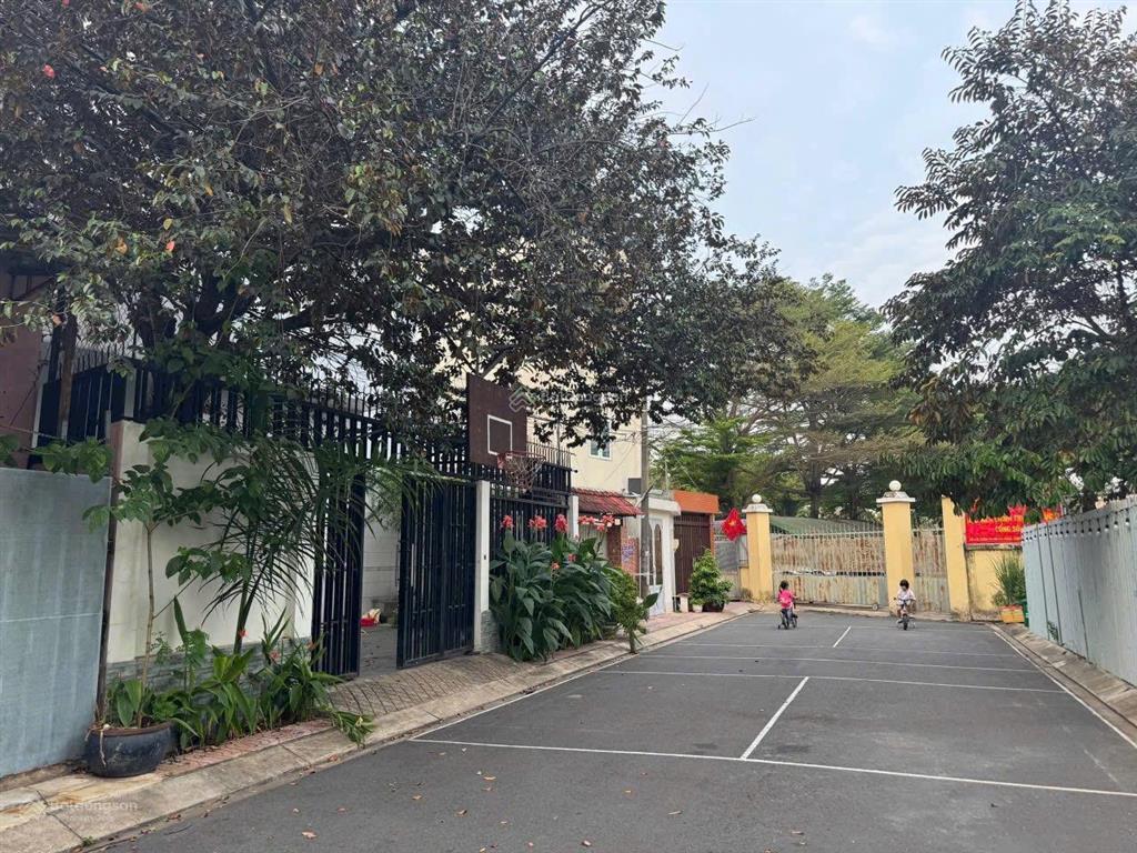 Bán biệt thự 2 mặt tiền 9,5m x 22,9m ngay trung tâm phường hiệp phú, quận 9 tp thủ đức