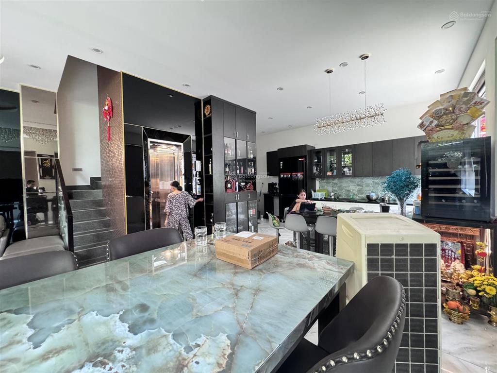Bán nhà 4 tầng có thang máy góc 2 mặt tiền ngay quốc lộ 13 phường hiệp bình tp thủ đức tp hcm
