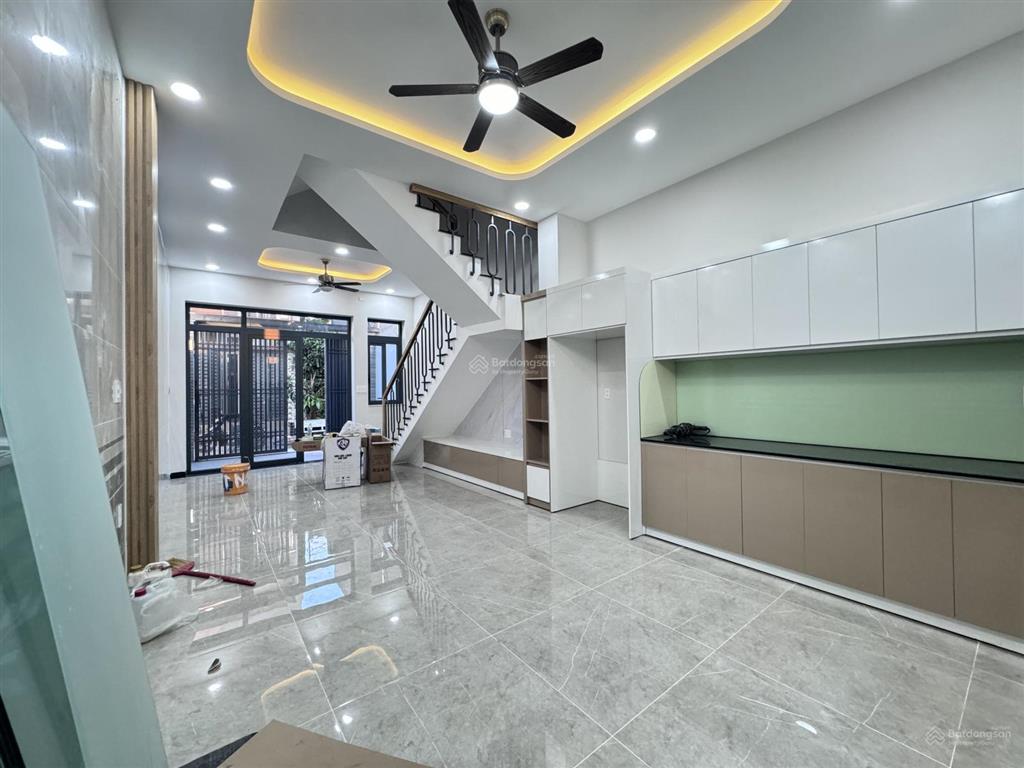 Bán nhà đẹp 3 tầng sân thượng ngay chợ long trường phường long trường quận 9 tp hcm