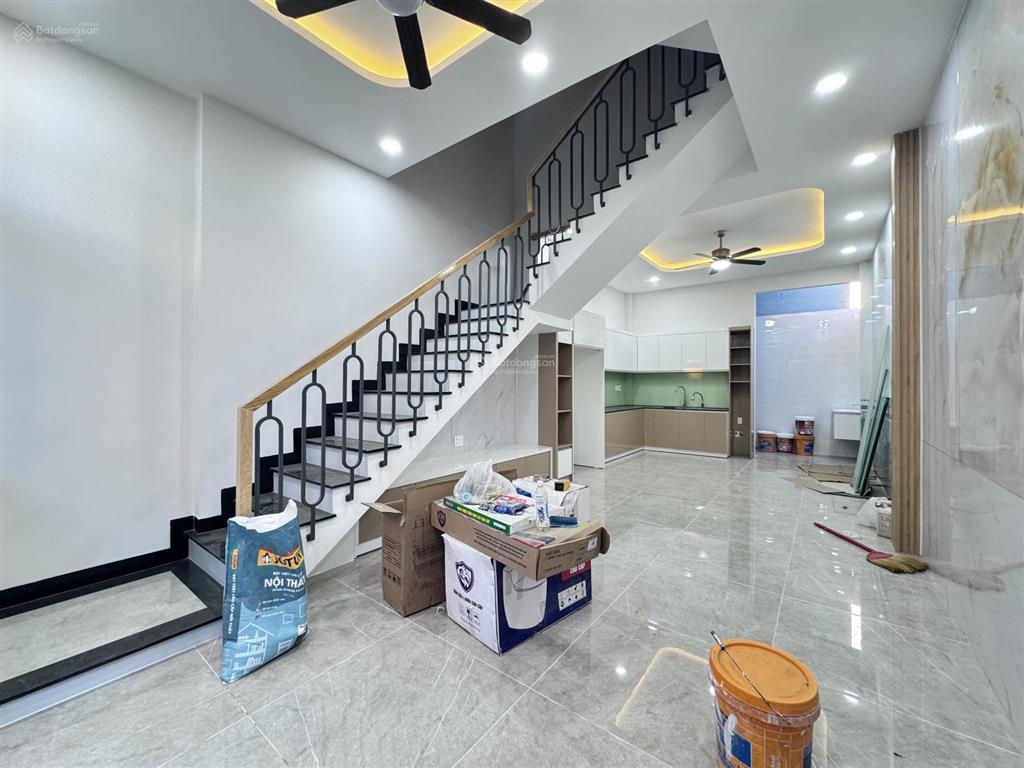 Bán nhà đẹp 3 tầng sân thượng ngay chợ long trường phường long trường quận 9 tp hcm