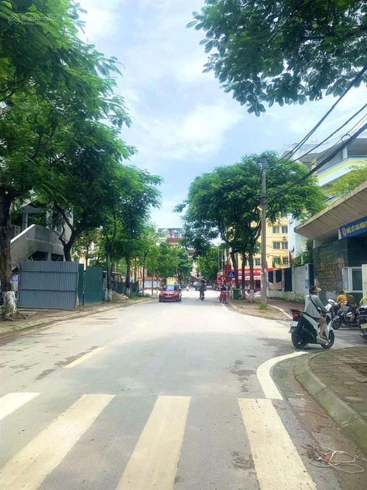 Lô đất nhỏ xinh còn xót lại. mặt ngõ thông giữa phú xá với phú thượng 36m2 4 chỗ đỗ cửa