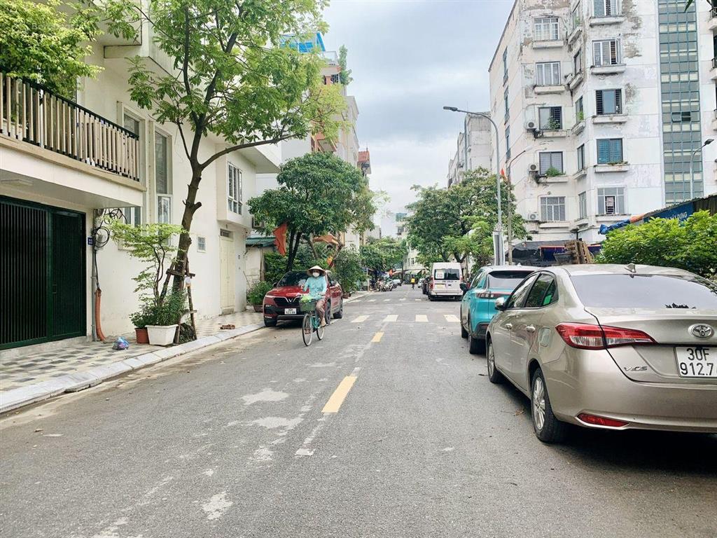 1 căn hiếm có, nhà 5 tầng, phố phúc hoa, 75m2, mt 5, giá 25 tỷ, vỉa hè 3 ô tô tránh.