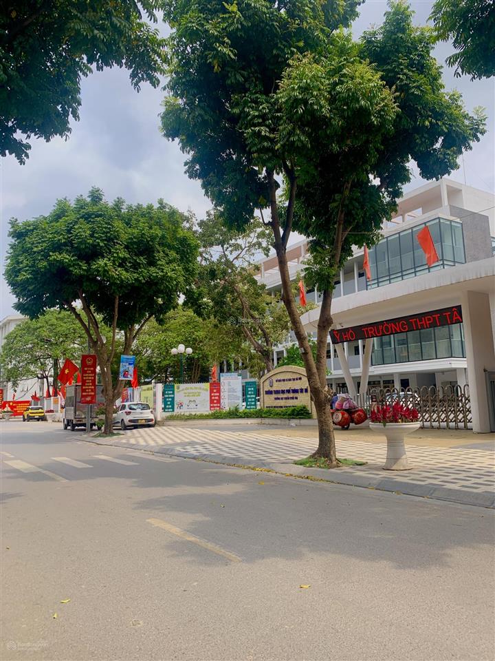 Chính chủ gửi nhà ngõ 209 phú thượng, chủ nhà đang rất thiện chí bán. hơn 100m² giá nhỉnh 200tr/m2