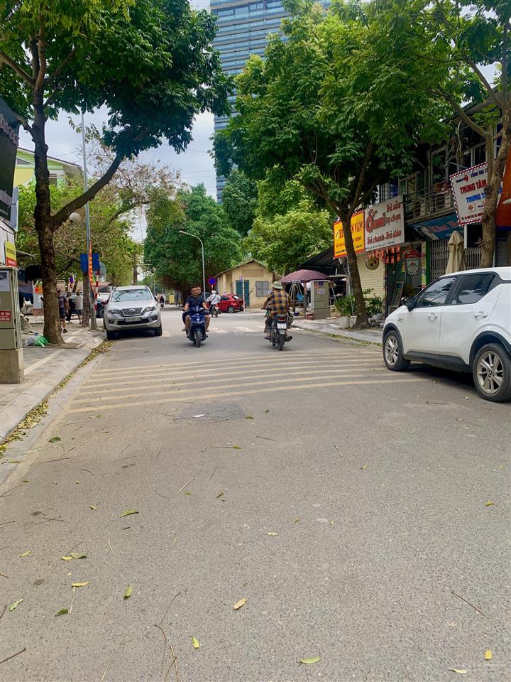 Chính chủ gửi nhà ngõ 209 phú thượng, chủ nhà đang rất thiện chí bán. hơn 100m² giá nhỉnh 200tr/m2