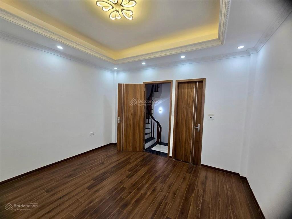 Tài chính 8 tỷ chủ gửi bán nhà 5 tầng phú thượng tây hồ. xây mới ngõ nông ô tô đỗ cửa.