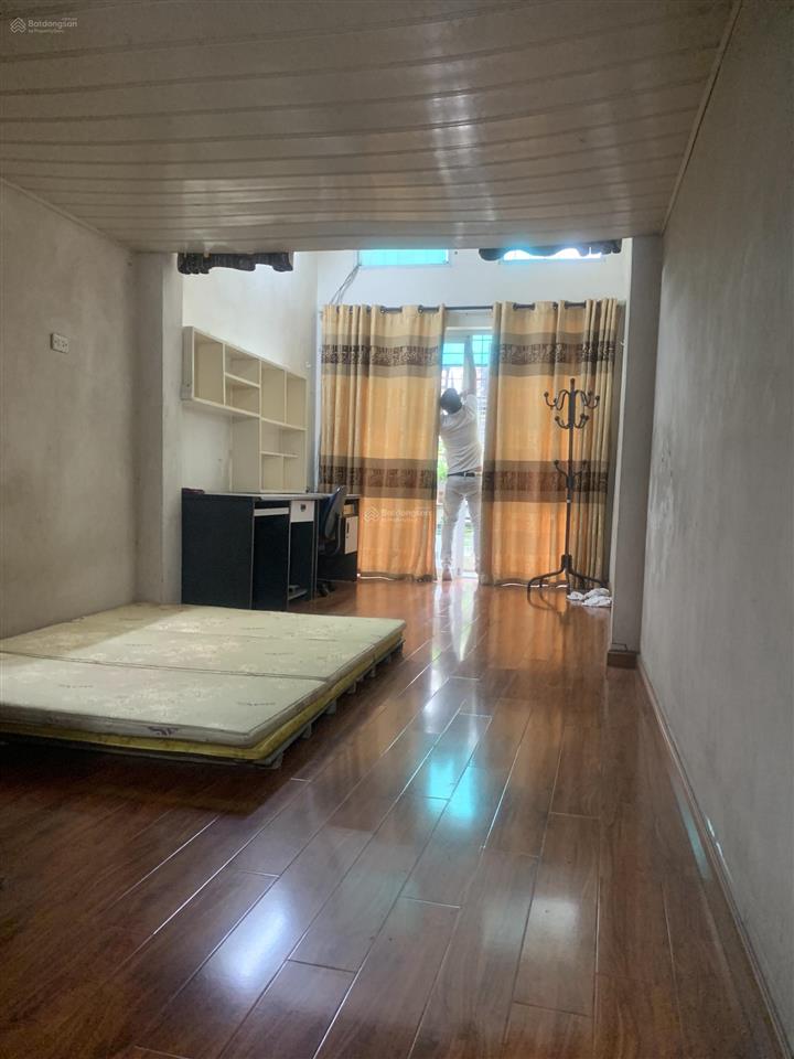Chính chủ gửi bán nhà 4 tầng xuân la. dân xây, mặt ngõ thông gần mặt phố, 40m2, mt 5m, nhỉnh 9 tỷ