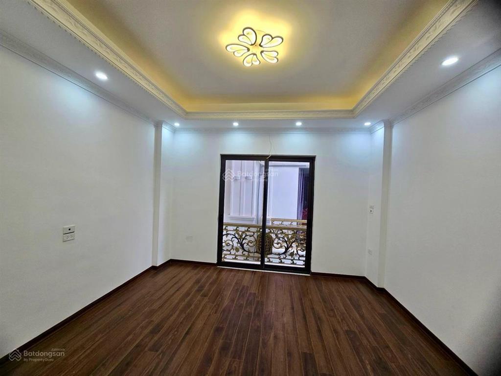 Tài chính 8 tỷ chủ gửi bán nhà 5 tầng phú thượng tây hồ. xây mới ngõ nông ô tô đỗ cửa.