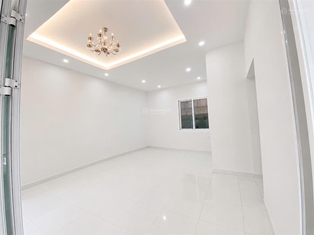 Bán nhà hoàng quốc việt 51m2 xây 4 tầng chỉ 9,8 tỷ
