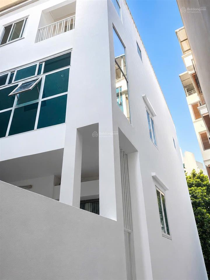 Bán nhà hoàng quốc việt 51m2 xây 4 tầng chỉ 9,8 tỷ