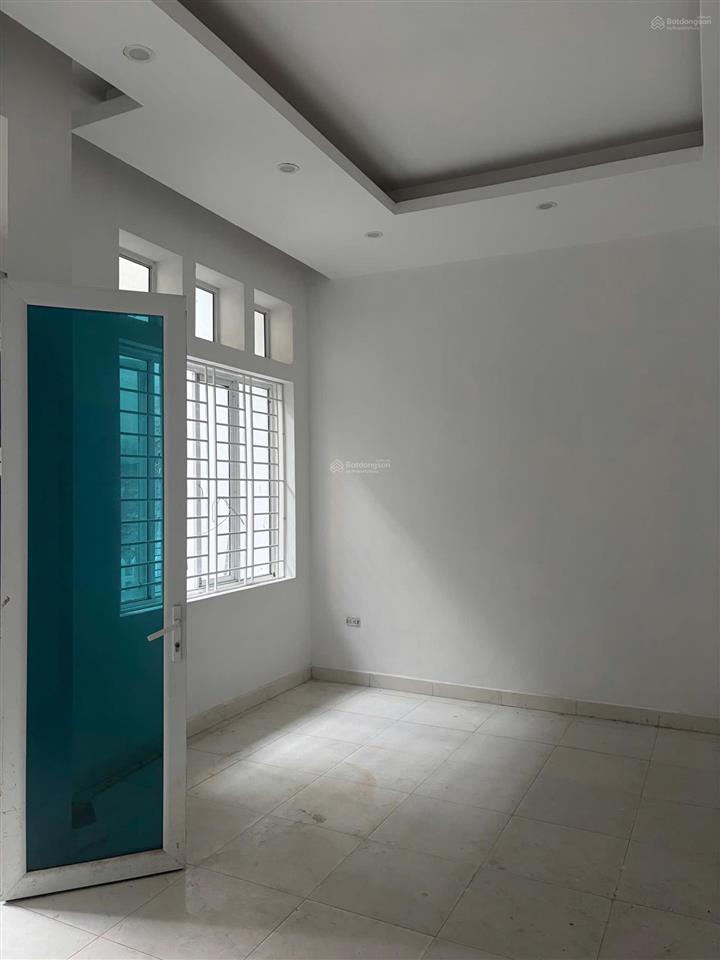 Bán nhà hoàng quốc việt 51m2 xây 4 tầng chỉ 9,8 tỷ