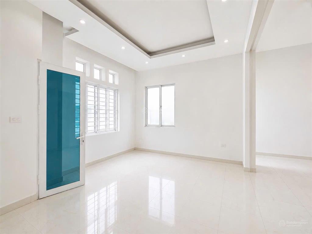 Bán nhà 4 tầng ngõ 1 võ chí công, sổ đỏ 51m2 giá 8,9 tỷ