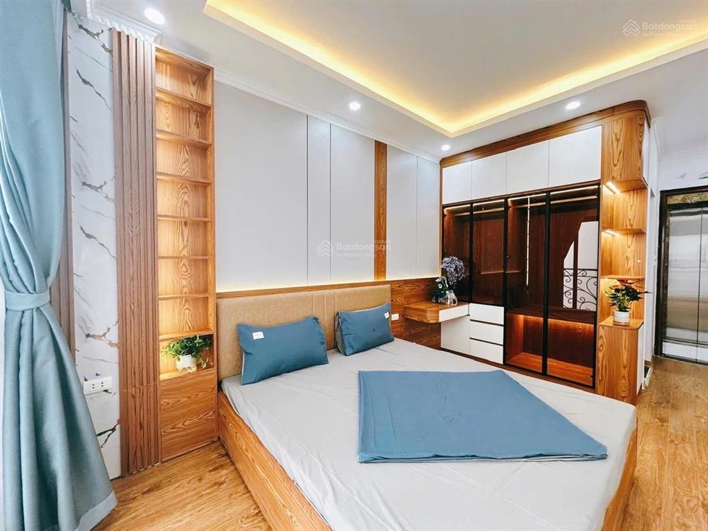 Tôi cần bán nhà xuân đỉnh 31m2 xây 5 tầng 7,1 tỷ gia đình đang ở